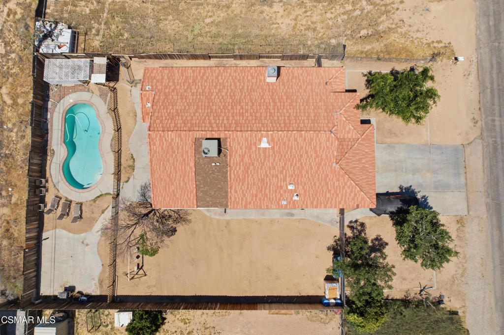 https://media.crmls.org/mediaz/273f1b6e-0468-4a3d-a307-14397cb6a2e5.jpg?preset=X-Large