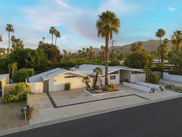 1890 S Navajo Drive, Palm Springs, CA 92264