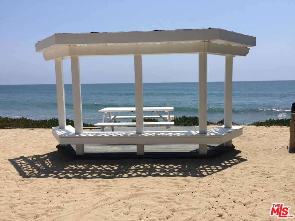https://media.crmls.org/mediaz/274130fa-b6c0-41b6-bf09-2210e77ac589.jpg?preset=X-Large