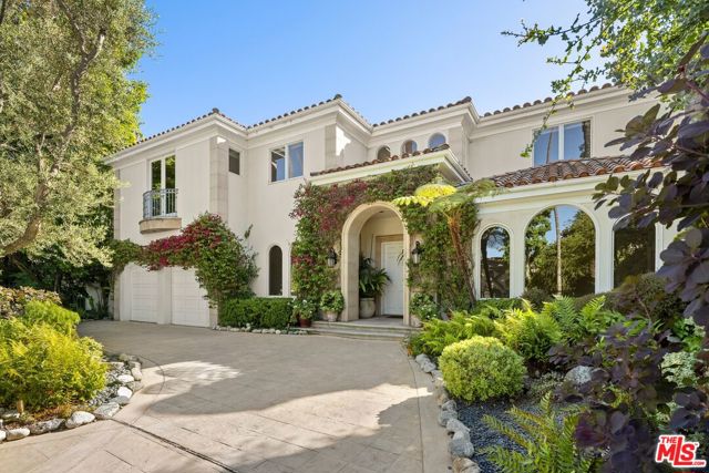 625 Foothill Road, Beverly Hills CA: https://media.crmls.org/mediaz/2742ca50-2ea2-4283-a9d4-9df8074b466c.jpg