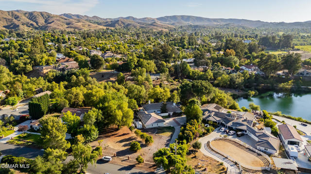 356 Laguna Terrace, Simi Valley CA: https://media.crmls.org/mediaz/27434c8e-12ce-4517-9362-e286f68ee1e0.jpg