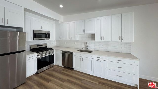 3630 Midvale Avenue, Los Angeles CA: https://media.crmls.org/mediaz/27435dab-2bcc-40ca-8b95-9c5a0a260201.jpg