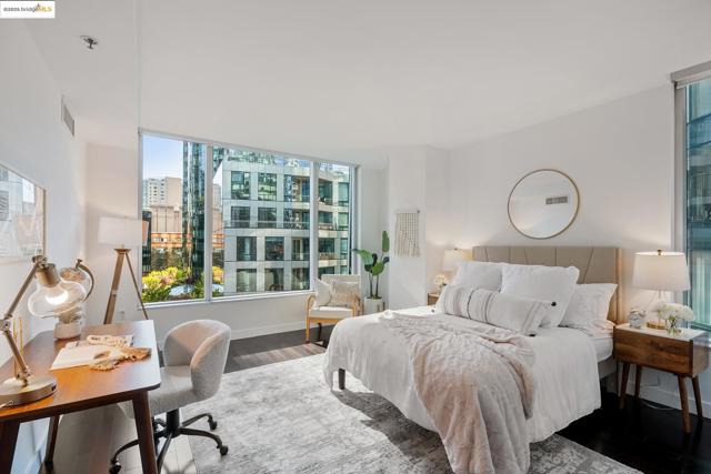 333 MAIN, San Francisco CA: https://media.crmls.org/mediaz/274386c0-f98d-4b0f-a348-107d0498abf3.jpg