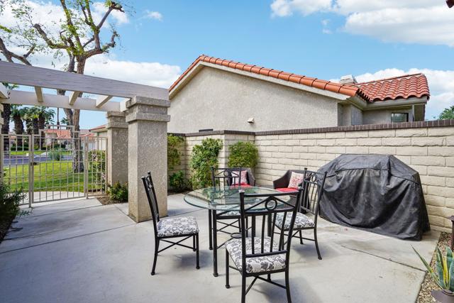 110 Celano Circle, Palm Desert CA: https://media.crmls.org/mediaz/2743cb61-0b39-423b-9c29-32a05de95a37.jpg