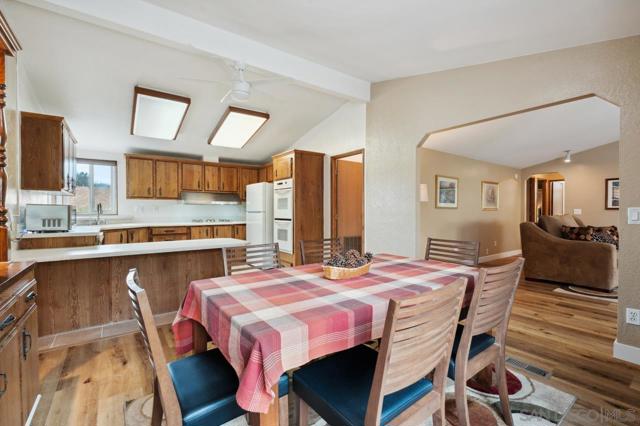 1831 Nova Gln, Escondido CA: https://media.crmls.org/mediaz/2743d085-d446-4661-8ad2-a4a5271bb804.jpg
