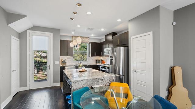 Detail Gallery Image 4 of 39 For 7810 Inception Way, San Diego,  CA 92108 - 3 Beds | 3/1 Baths