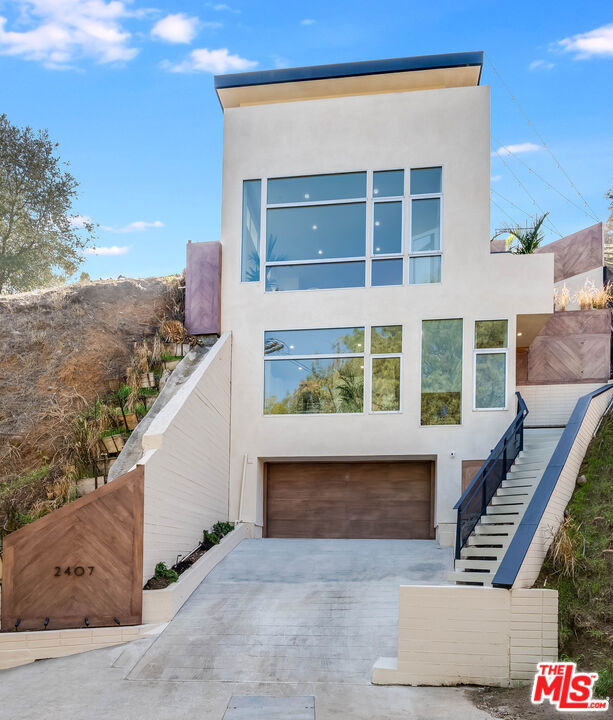 2407 San Marco Drive, Los Angeles CA: https://media.crmls.org/mediaz/27440bdf-8c0b-4d13-8011-6af70cf06ec1.jpg