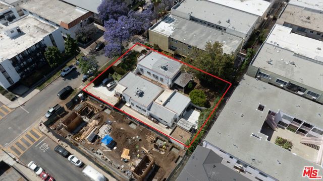 1010 N Edinburgh Avenue, West Hollywood CA: https://media.crmls.org/mediaz/27441a16-3e6b-4177-b57d-cb75705a466d.jpg