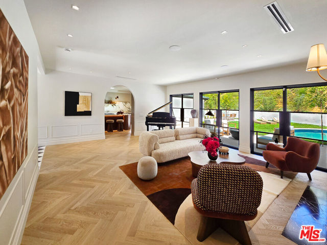 2288 Coldwater Canyon Drive, Beverly Hills CA: https://media.crmls.org/mediaz/27441e1b-fc55-44e3-903c-0c616ebc18af.jpg