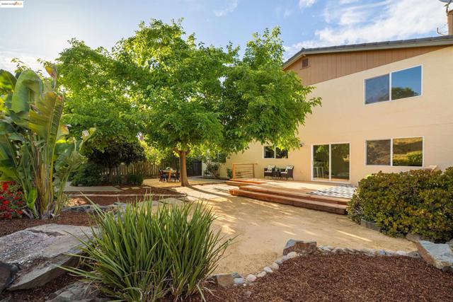 160 Manzanita Pl, Hercules CA: https://media.crmls.org/mediaz/274532f7-fbff-4c17-baaa-14ee116991f9.jpg