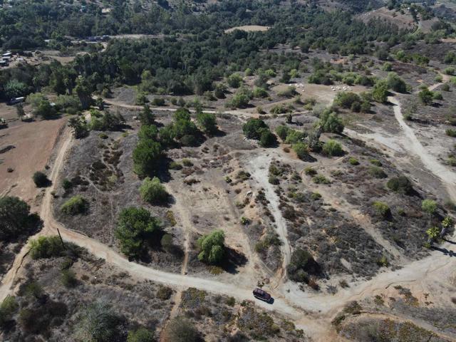 77 Jeffrey Heights Rd, Valley Center CA: https://media.crmls.org/mediaz/2745967c-a495-44f8-8695-3324944b0853.jpg