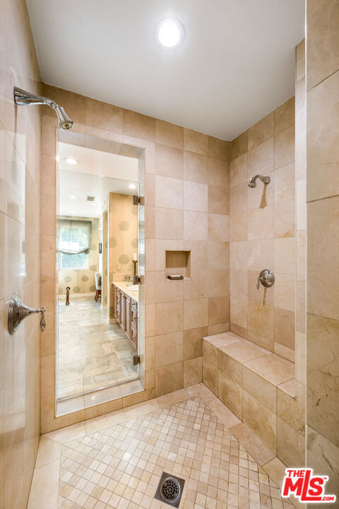 26722 Provence Drive, Calabasas CA: https://media.crmls.org/mediaz/2745b7e8-3c28-4ca7-bab9-e35d25a0d807.jpg