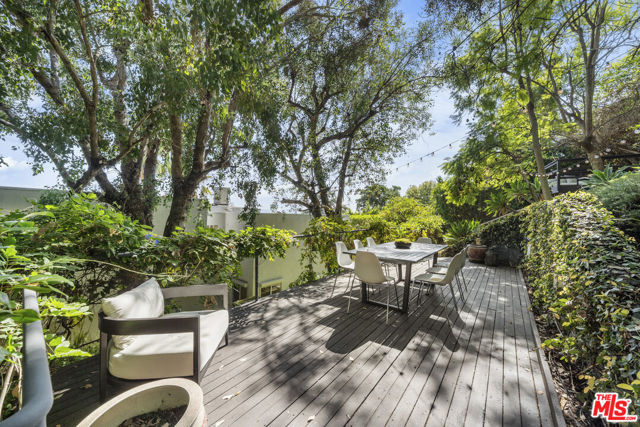 3625 Lowry Road, Los Angeles CA: https://media.crmls.org/mediaz/2745fed8-bcbd-404e-8c49-8590cd108586.jpg