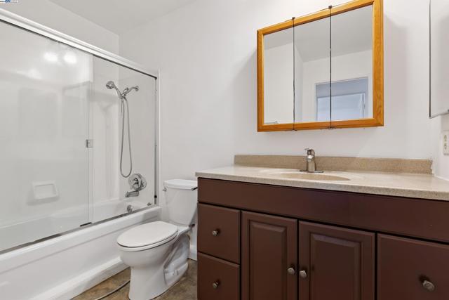 100 Kinross Drive, Walnut Creek CA: https://media.crmls.org/mediaz/274636a1-c5d2-486a-84ff-09c46b554f55.jpg