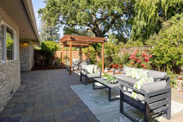 86 Rittenhouse Avenue, Atherton CA: https://media.crmls.org/mediaz/2746f0fa-7df2-4429-9b59-3081746a4c66.jpg