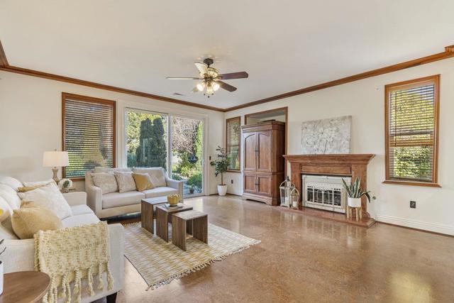 310 Via Vaquero Norte, San Juan Bautista CA: https://media.crmls.org/mediaz/274704c6-7aee-4058-96e1-78331b9629ed.jpg