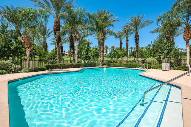 359 Desert Holly Drive, Palm Desert CA: https://media.crmls.org/mediaz/2747521c-8a49-40dc-a9bb-9b244fde528b.jpg