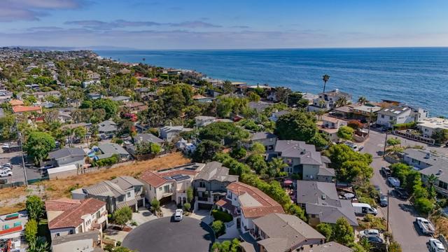 674 Caylpso Pl, Encinitas CA: https://media.crmls.org/mediaz/27475df7-f330-4a2e-8aee-7e612f103274.jpg