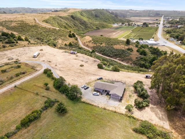 5677 Cloverdale Road, Pescadero CA: https://media.crmls.org/mediaz/2747c384-c106-42b3-8158-2fe71d9ae791.jpg