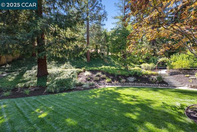 4 Harold Dr, Moraga CA: https://media.crmls.org/mediaz/2747f189-6ec0-46d2-bd30-9351d0f38cba.jpg
