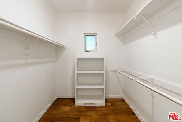 21965 Saddle Peak Road, Topanga CA: https://media.crmls.org/mediaz/2747ffb1-310b-40e1-8ab4-6224e9a20382.jpg