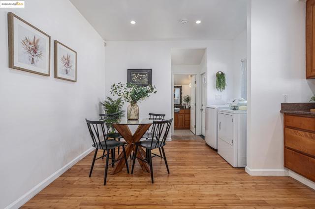 879 45Th St, Oakland CA: https://media.crmls.org/mediaz/2748298e-9922-43c5-b69f-6aebccc0bf1d.jpg