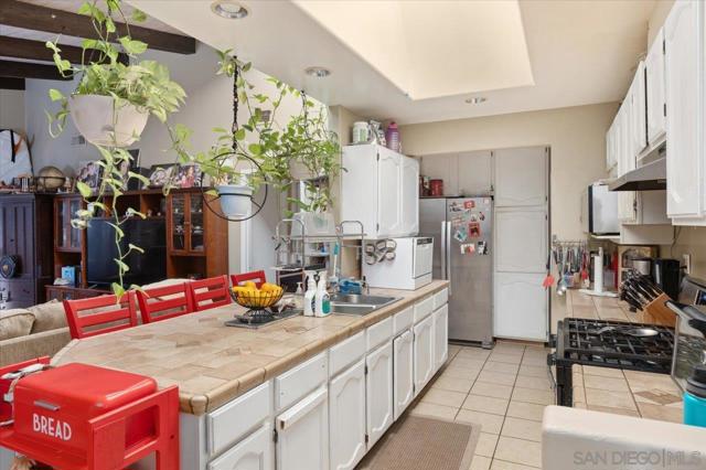 3575 Madison St, Carlsbad CA: https://media.crmls.org/mediaz/2748cdf5-5d34-46fc-88e2-a340ca2b6cba.jpg