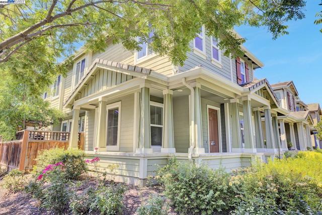 445 S 22Nd St, San Jose CA: https://media.crmls.org/mediaz/2748eaa6-ac48-4533-a9ed-791a3c2a9667.jpg