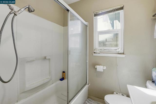 1990 Sunshine Dr, Concord CA: https://media.crmls.org/mediaz/274917ac-9484-4713-9b28-c819c4d365cc.jpg