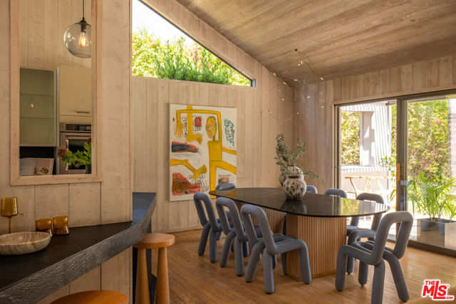 28036 Sea Lane Drive, Malibu CA: https://media.crmls.org/mediaz/274a0b44-0b9c-480c-a8e6-22c8ed24725f.jpg