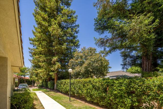 1542 E Alluvial Avenue, Fresno CA: https://media.crmls.org/mediaz/274a1430-c878-4d9c-9d59-e4947e0ab83e.jpg