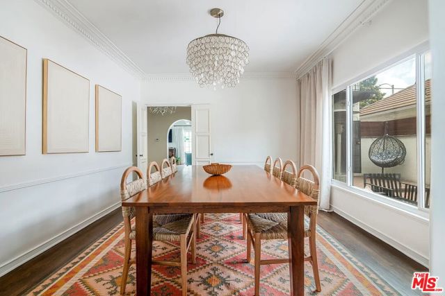 3691 Aureola Boulevard, View Park CA: https://media.crmls.org/mediaz/274a6228-d601-4dc2-ab61-3dd925eaa78c.jpg