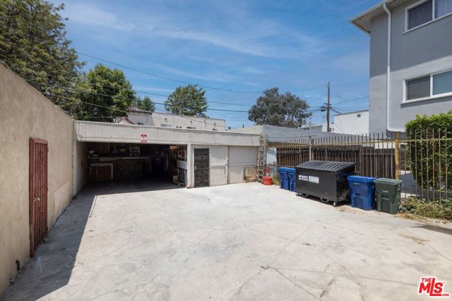 1151 N Kingsley Drive, Los Angeles CA: https://media.crmls.org/mediaz/274a7e97-43b6-43ce-9233-cf43b2192086.jpg