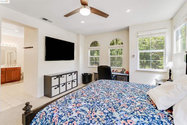 569 Primitivo Ct, Fairfield CA: https://media.crmls.org/mediaz/274ac759-e50e-4467-bf3c-5aa091aaefb7.jpg