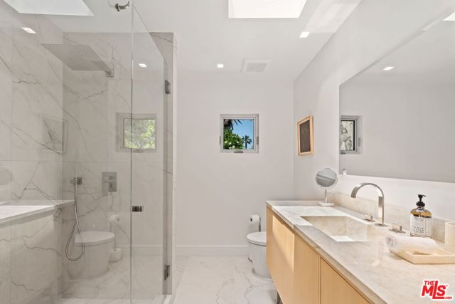 9451 Hidden Valley Place, Beverly Hills CA: https://media.crmls.org/mediaz/274ad5fb-1339-46c2-a129-a33ed5275c30.jpg