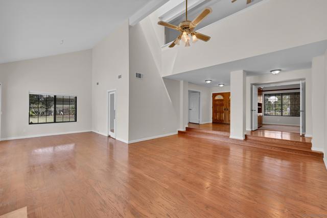 15235 Crestview Ct, Poway CA: https://media.crmls.org/mediaz/274ad60f-d008-4325-8bcb-bca0373b58a0.jpg