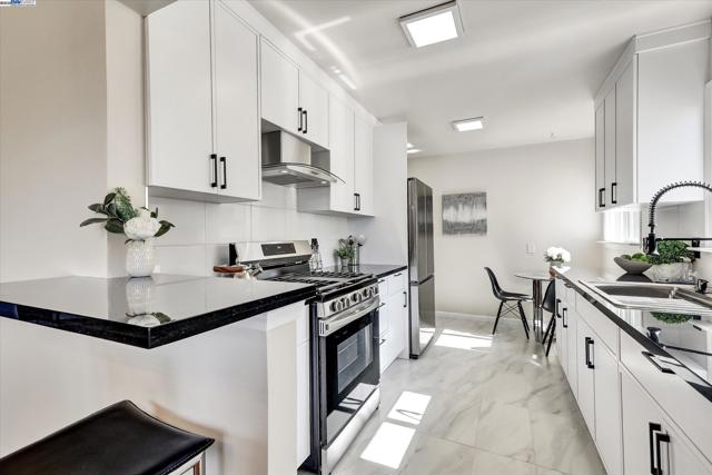 1551 Merced St, Richmond CA: https://media.crmls.org/mediaz/274b28e8-3f73-46b3-bf43-2ee1107bca1e.jpg