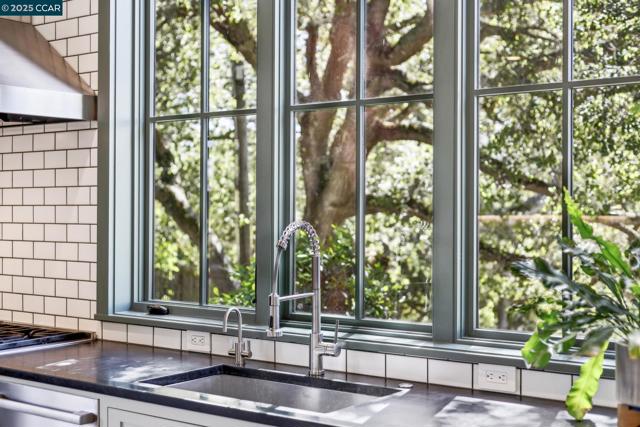 25 La Campana, Orinda CA: https://media.crmls.org/mediaz/274b2cc4-6174-4f2d-970c-85e6c7f11b41.jpg