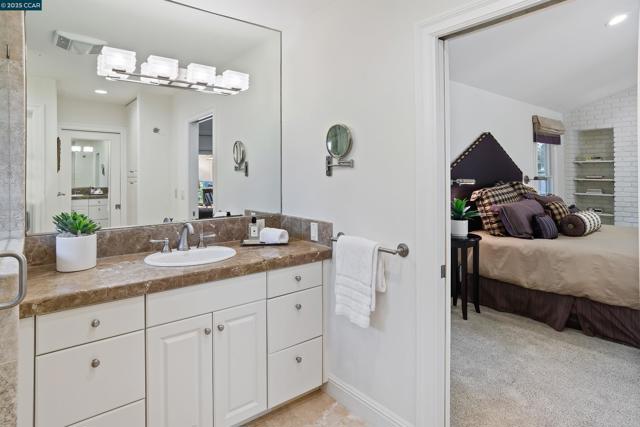 2142 Deer Oak Way, Danville CA: https://media.crmls.org/mediaz/274be180-7665-4129-ac40-c5f6e5584f27.jpg