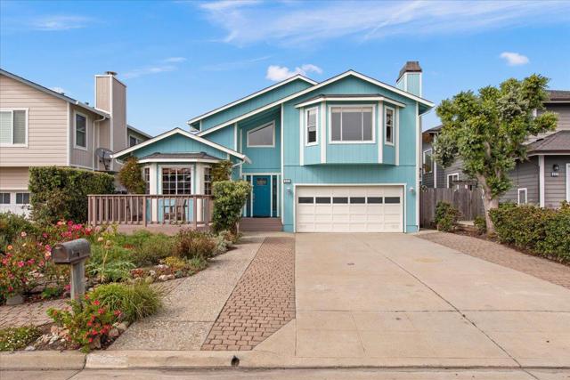 323 Garcia Avenue, Half Moon Bay CA: https://media.crmls.org/mediaz/274bf71f-a8bc-47ab-b90c-01cea928e0e4.jpg