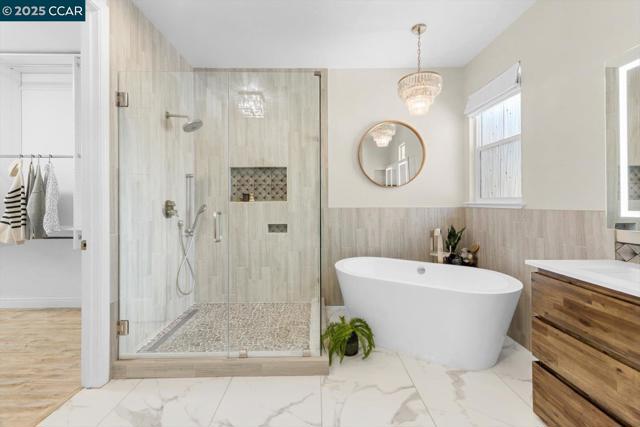 240 Alta St, Brentwood CA: https://media.crmls.org/mediaz/274c1084-3797-4fa0-b1ae-1a2faa19cad1.jpg