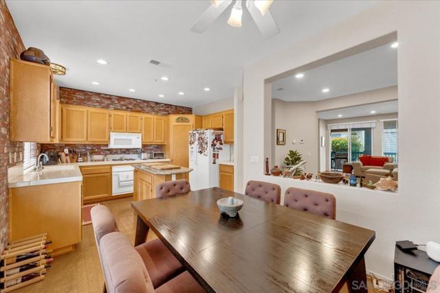 938 Camino De La Reina, San Diego CA: https://media.crmls.org/mediaz/274c43c7-640d-47b2-8f4a-cea35d8b68a9.jpg