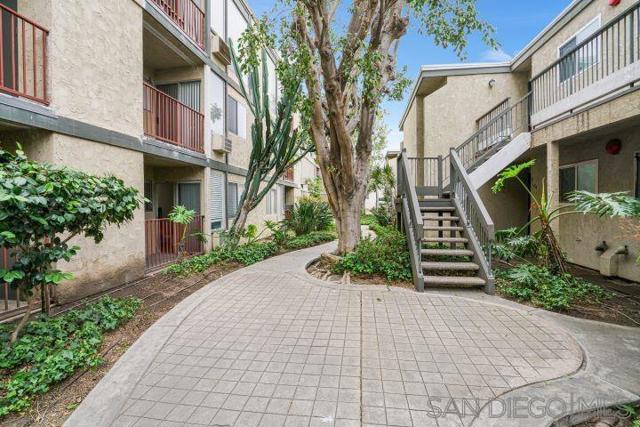 6675 Mission Gorge Rd, San Diego CA: https://media.crmls.org/mediaz/274cc206-dcc9-4921-9aa4-bafb35425bf1.jpg