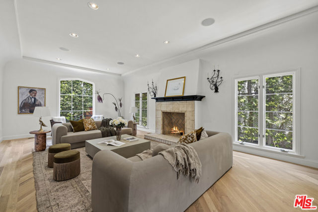 736 S Cloverdale Avenue, Los Angeles CA: https://media.crmls.org/mediaz/274d5d00-31ca-4247-ab11-990cea93e232.jpg