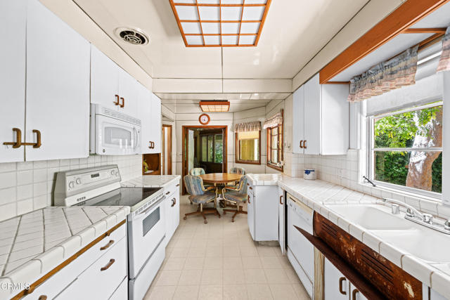 4369 Firmament Avenue, Encino CA: https://media.crmls.org/mediaz/274d5fd6-454a-4791-8ee1-e69e7fea4a18.jpg