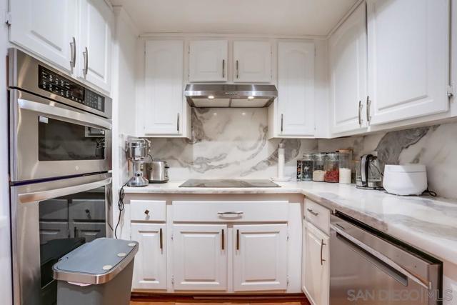 7560 Eads Ave, La Jolla CA: https://media.crmls.org/mediaz/274ea9f0-ea40-48b7-bf41-57c9a5c1cb54.jpg