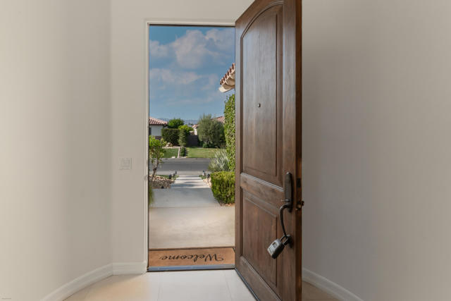 77363 Sky Mesa Lane, Indian Wells CA: https://media.crmls.org/mediaz/274ebd36-768f-4da8-b065-58b48357dee4.jpg
