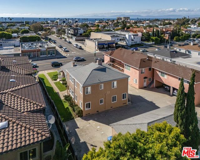 Image 4 of 19 For 702 Pacific Coast Highway