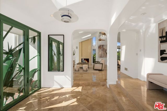 29417 Bluewater Road, Malibu CA: https://media.crmls.org/mediaz/274ed521-c549-47d2-8774-4969240ef158.jpg