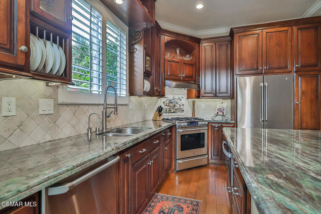 963 Corte Augusta, Camarillo CA: https://media.crmls.org/mediaz/274ed914-9e23-4b35-a3f9-094c7f8433a9.jpg